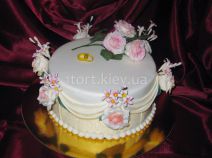 Свадебный торт с розами и кольцами