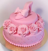 Торт с туфелькой в розовых тонах