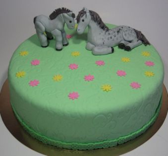 Торт с лошадками
