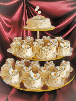 Порционный свадебный торт на подставке