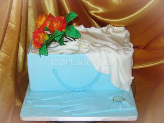 Торт-сумочка с розами и перчатками