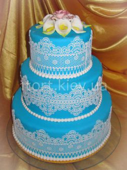 Голубой торт с кружевами